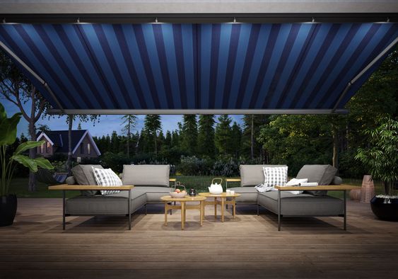 Stripe awning in blue 